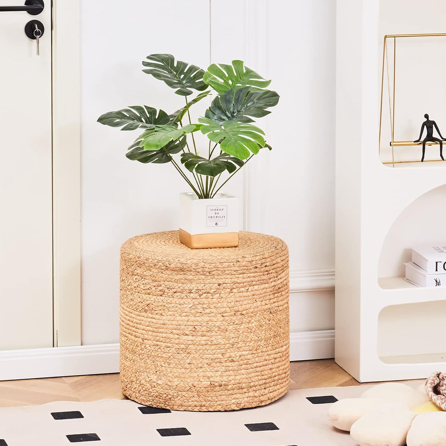 Handwoven Cattail Pouf Ottoman, Lightweight Durable Natural Jute Footrest, Versatile Vanity Stool Shoe Bench for Balcony Garden Living Room