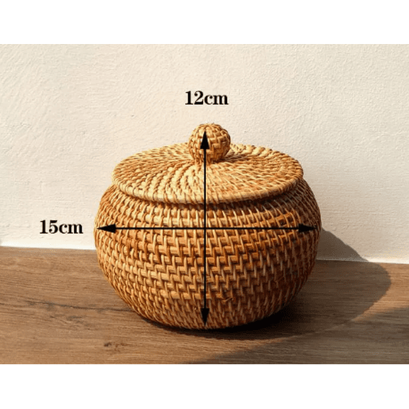 Handwoven Rattan Storage Basket with Lid, Natural Wicker Decorative Organizer Box, Round Dustproof Candy Snack Container, Exotic Farmhouse Style for Kitchen & Home Organization, 5.9 x 4.7 in