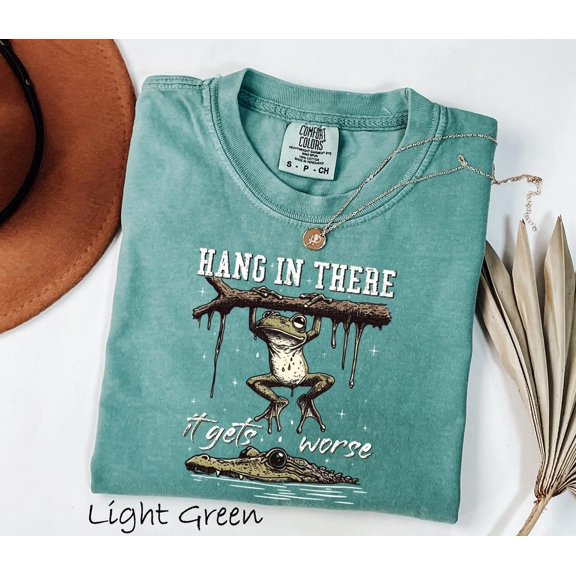 Hang In There It Gets Worse Frog Meme Cool Cute Animal Trendy Y2K T-Shirt