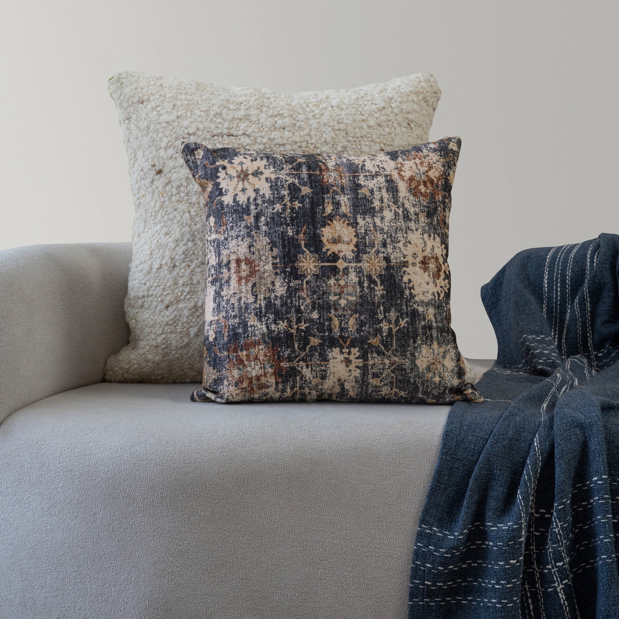 Harlow Hill Charleston 18" x 18" Navy Blue/Beige Floral Polyester Adult Decorative Throw Pillow