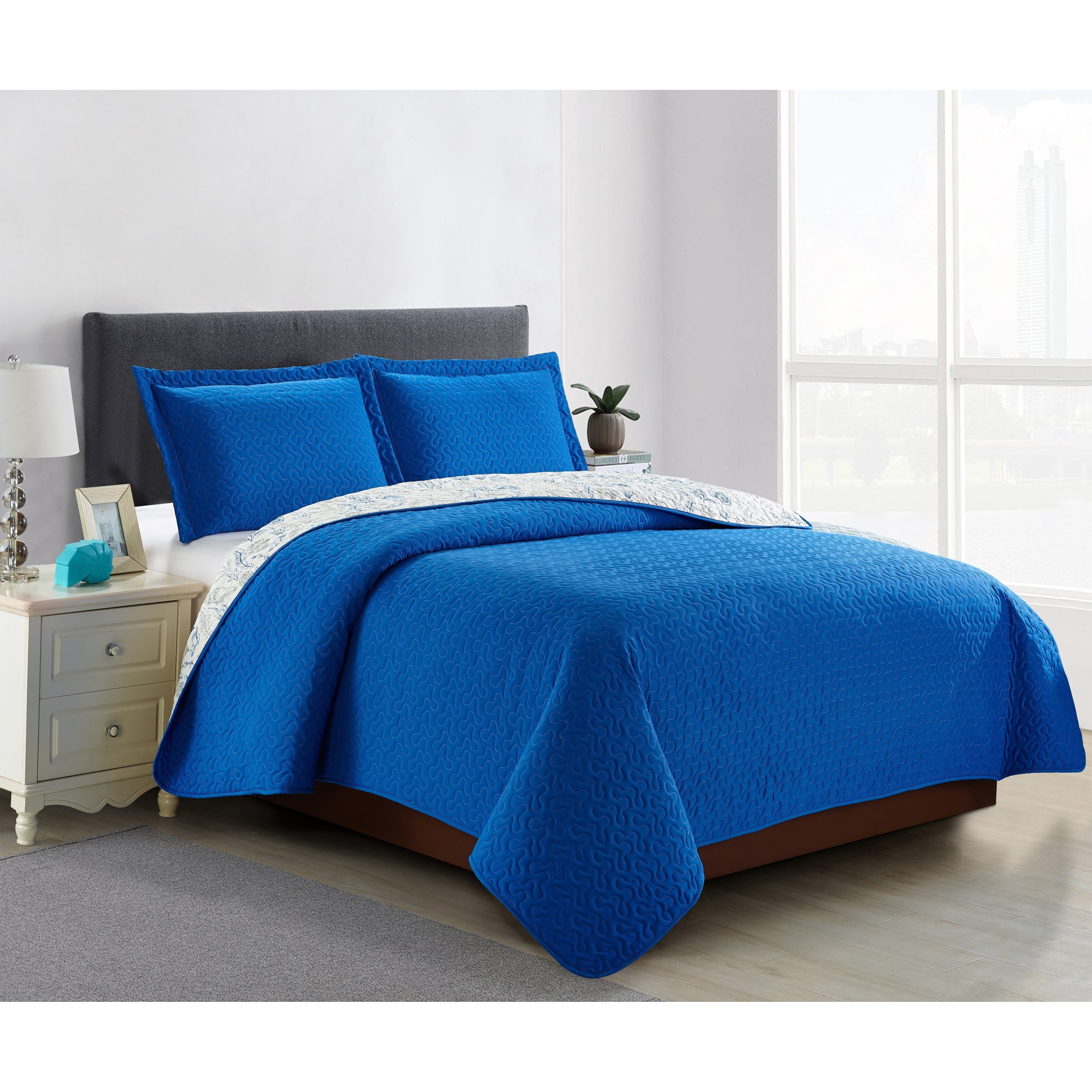 Harper Lane 2-piece Reversible Blue Seashell Quilt Set Twin/Twin-XL