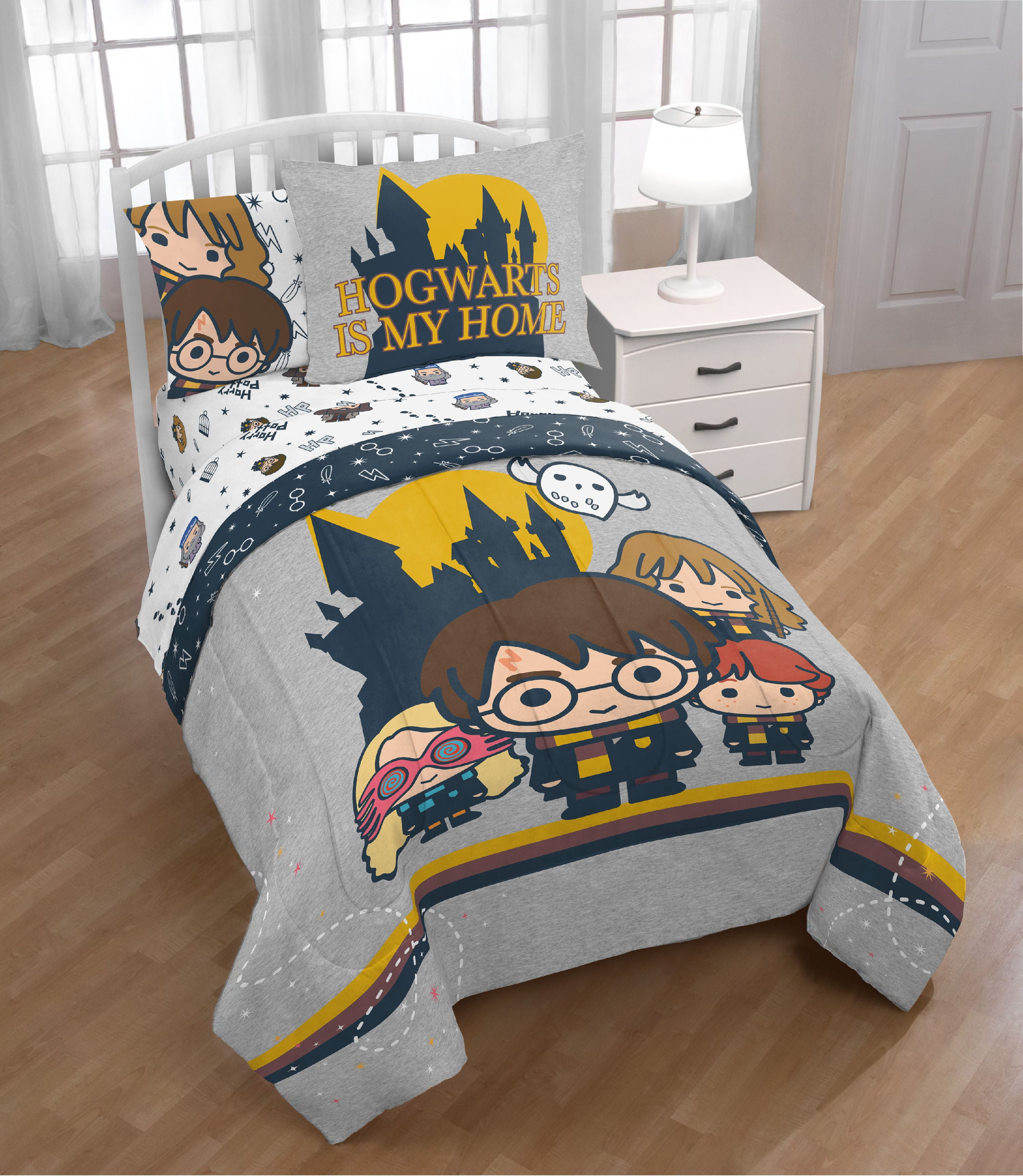 Harry Potter Duvet Cover Set (Single) - Reversible Scene Design With Characters, Includes 1 Duvet Cover & 1 Pillowcase