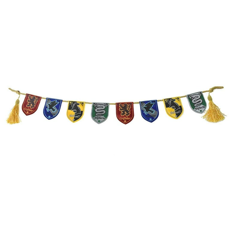ハリーポッター　ガーランド&タペストリー Harry Potter Shield Banner Garland, 30-Inch - Walmart.com