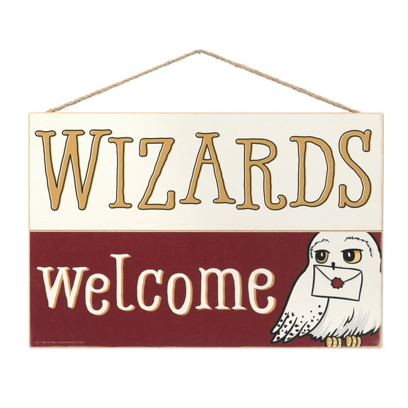 Harry Potter 'Wizards Welcome' Wooden Wall Sign  Magical Decor for Kids' Rooms or Movie Spaces