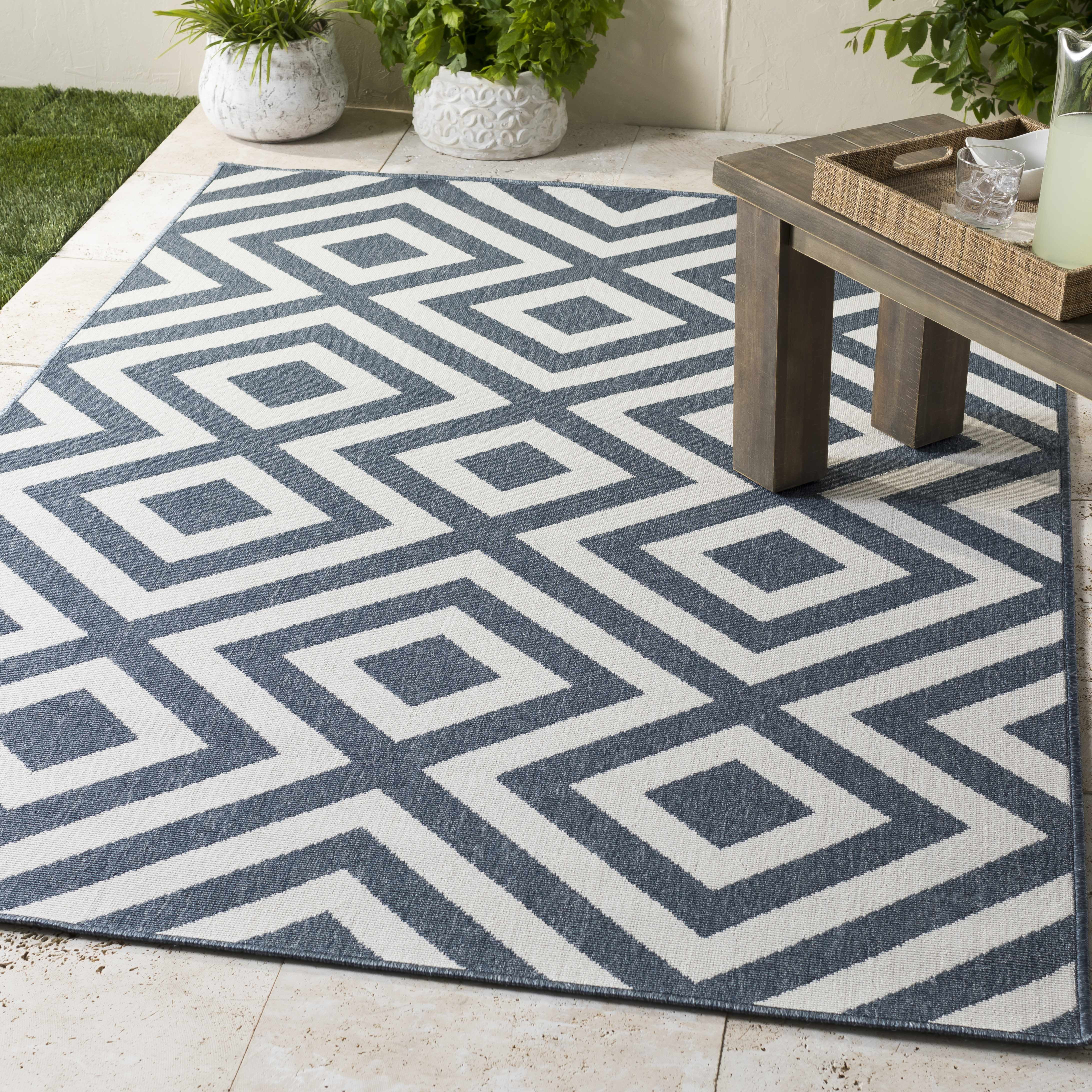 Abilene Navy and White Geometric Outdoor Rug 2'5" x 4'5"