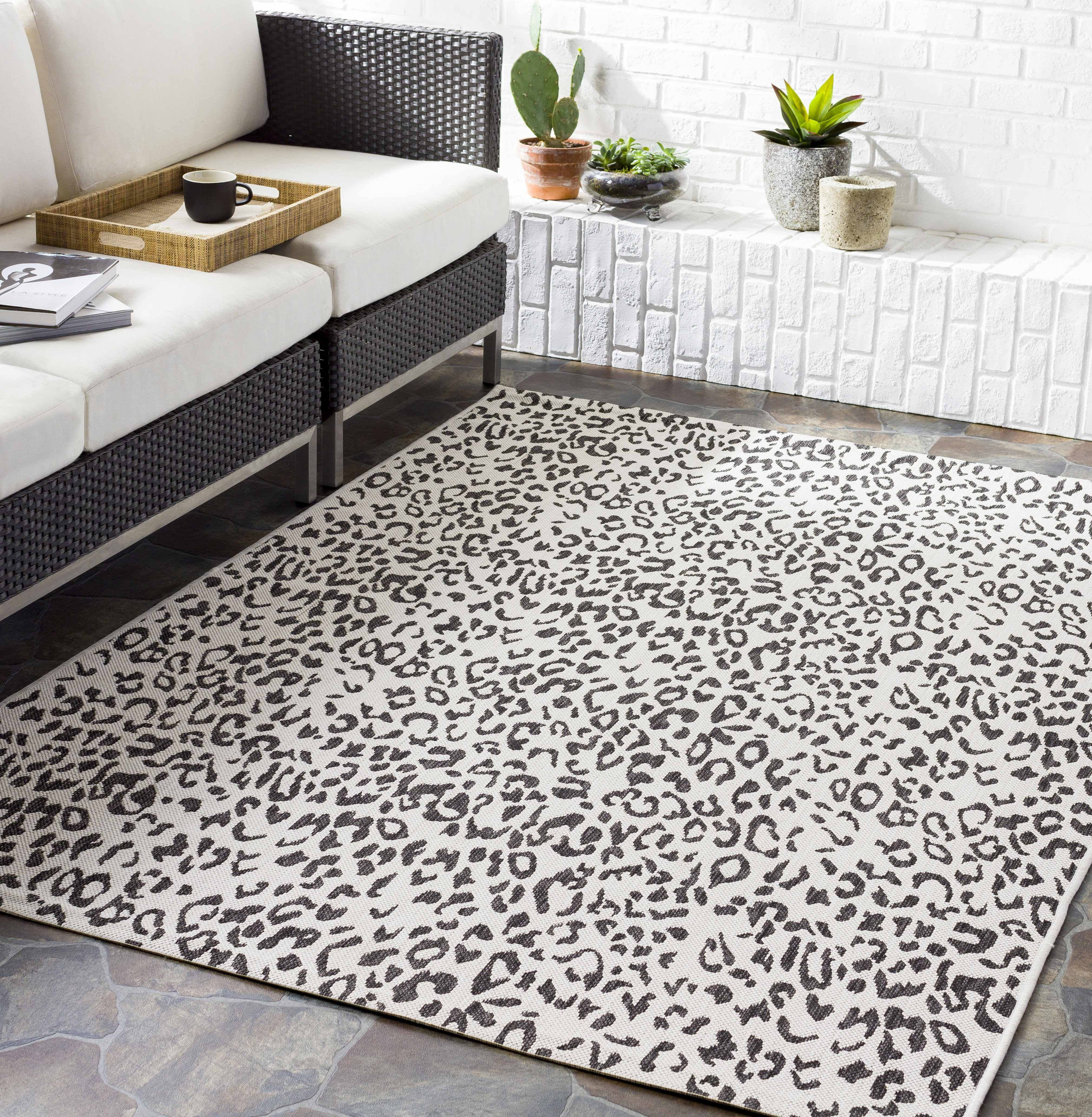Hauteloom Alderbury Living Room, Bedroom Patio Outdoor Area Rug - Contemporary - Black, Off White, Charcoal - 5'3" Round