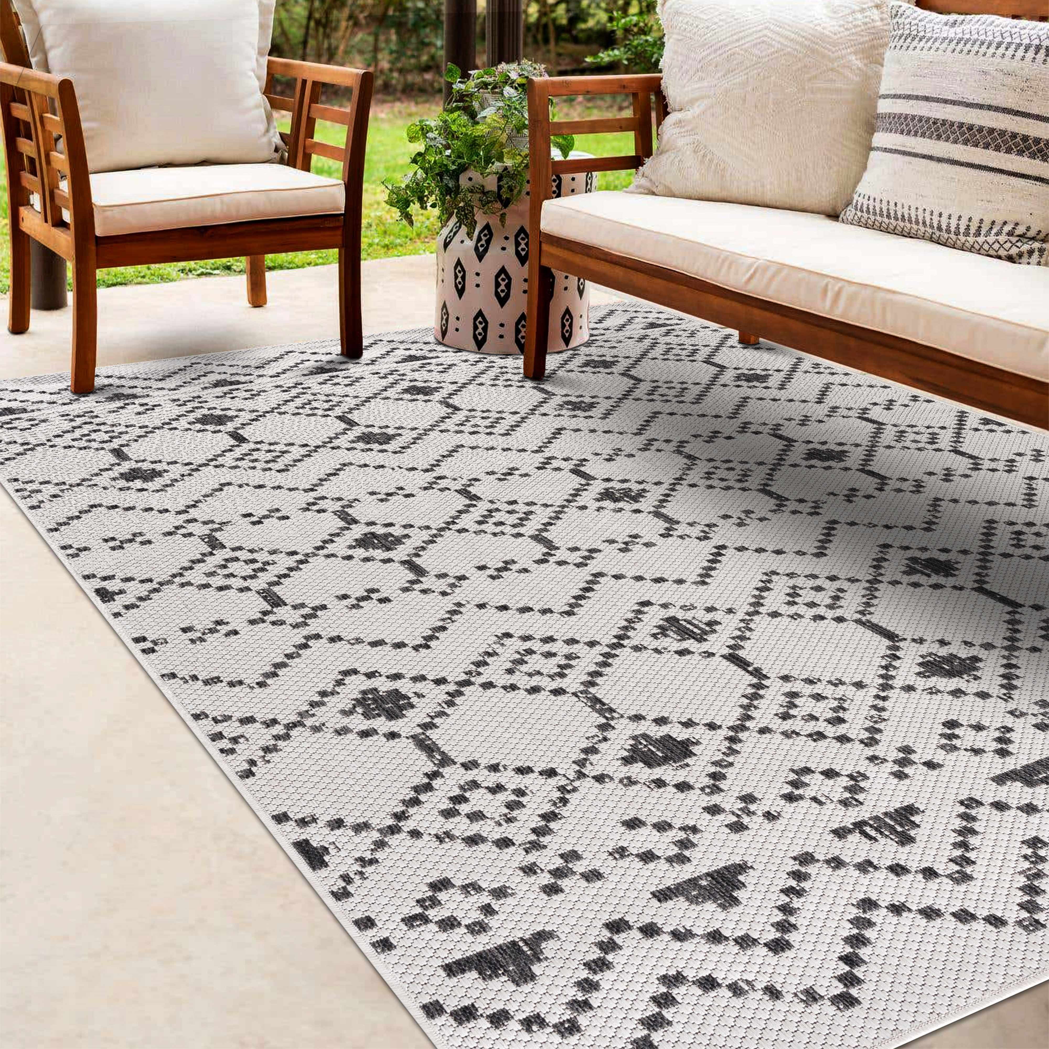 Haynesville Black and White Geometric Polypropylene Outdoor Rug