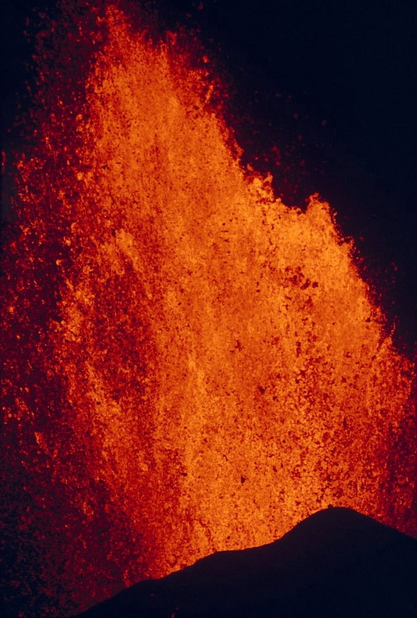 Hawaii Big Island Close-Up Of Fountaining Kilauea Volcano Eruption A26F Canvas Art - Joe Carini Design Pics (12 x 19)