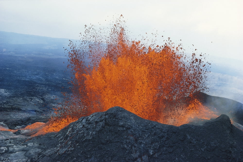 Hawaii Big Island Hawaii Volcanoes National Park Fountaining Lava Puu Oo Vent Crater A28D Canvas Art - Reggie David Design Pics (38 x 24)