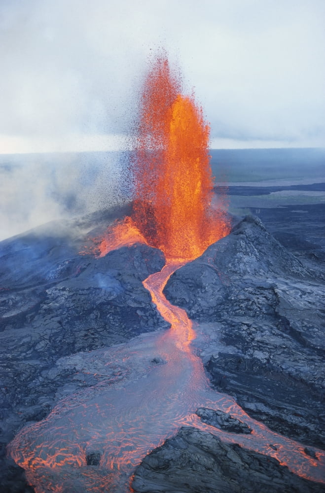 Hawaii Big Island Hawaii Volcanoes National Park Fountaining Lava Puu Oo Vent With River Smoke A26H Canvas Art - Reggie David Design Pics (24 x 38)