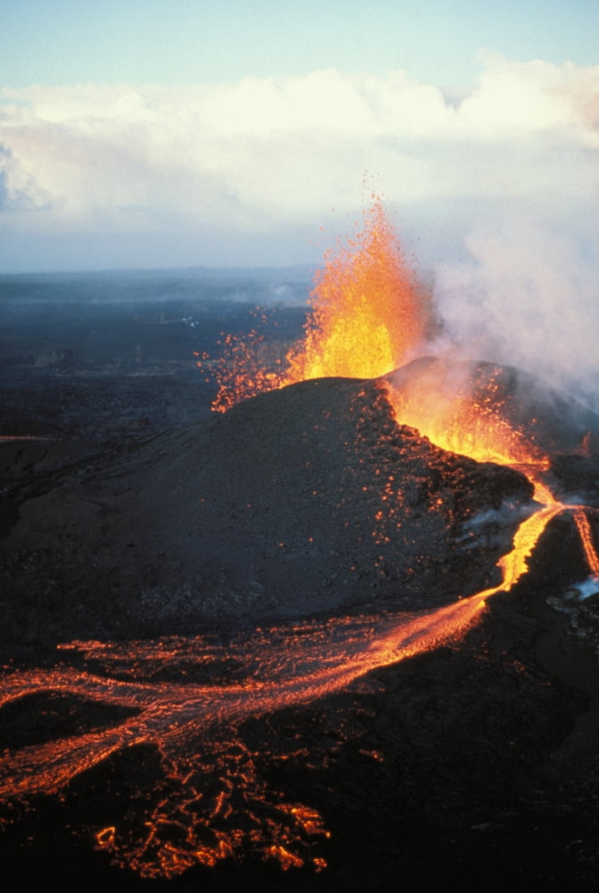 Hawaii Big Island Hawaii Volcanoes National Park Kilauea Puu Oo Eruption Fountaining Action Canvas Art - Liysa Swart Design Pics (11 x 17)