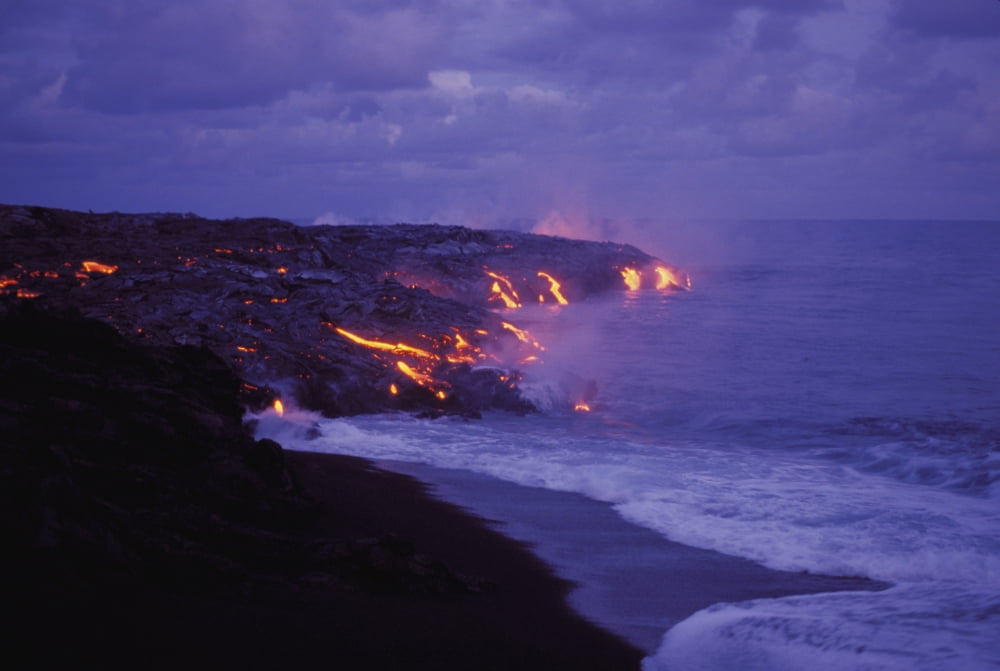 Hawaii Big Island Hawaii Volcanoes National Park Lava Action Meeting Sea Canvas Art - Peter French Design Pics (17 x 11)