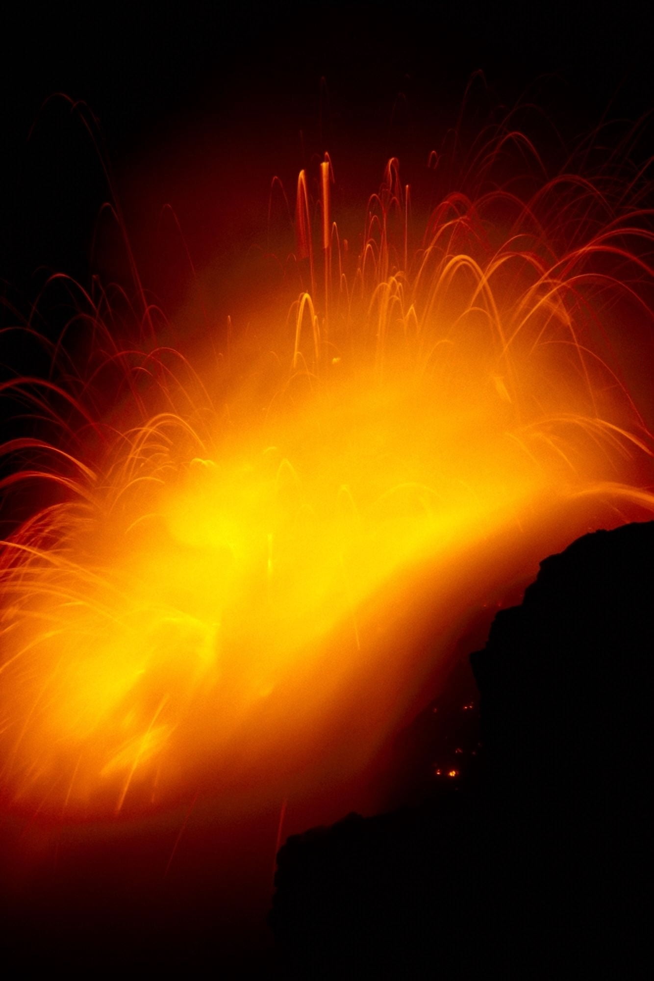 Hawaii Big Island Hawaii Volcanoes National Park Lava And Steam Explosions At Ocean Front B1578 Canvas Art - Peter French Design Pics (12 x 19)