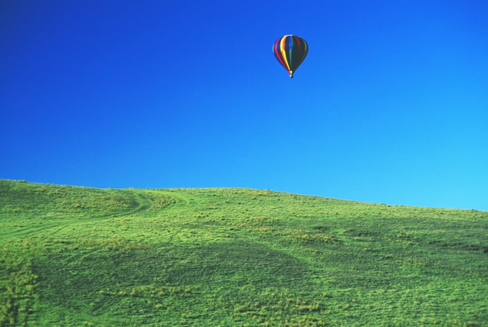 Hawaii Big Island Parker Ranch Waikii Colorful Hot Air Balloon Canvas Art - Peter French Design Pics (18 x 12)