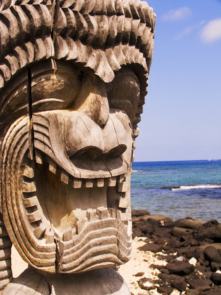 Hawaii Big Island Puuhonua O Honaunau City Of Refuge Close-Up Of Kii In Front Of Blue Sky And Ocean Canvas Art - Ron Dahlquist Design Pics (13 x 17)