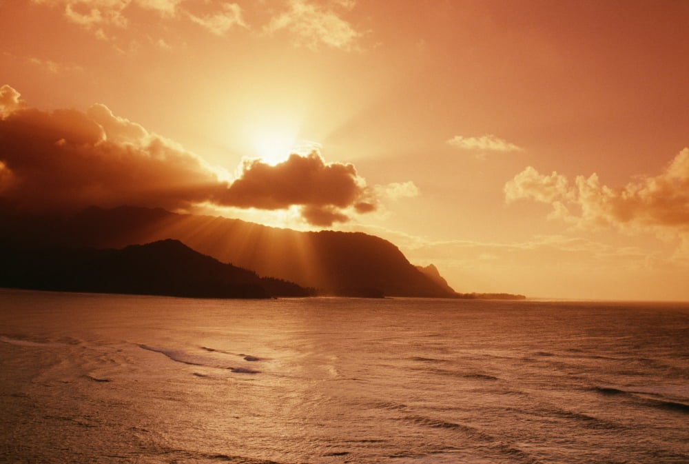 Hawaii Kauai Hanalei Bay Bali Hai Point Red Sunset Sunburst From Behind Clouds Canvas Art - Joe Carini Design Pics (19 x 12)