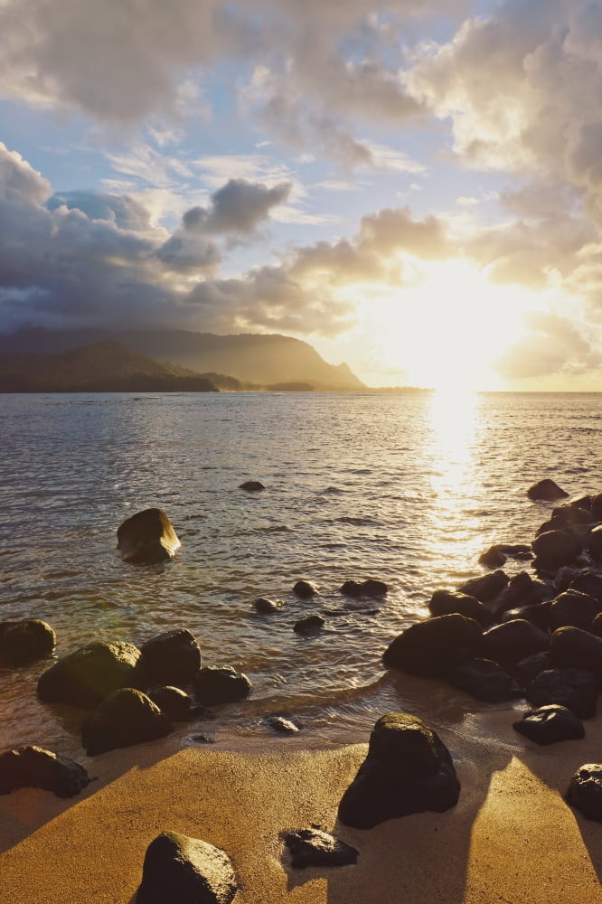 Hawaii Kauai Hanalei Bay Dramatic sunset over ocean from beach Canvas Art - MakenaStockMedia Design Pics (24 x 38)