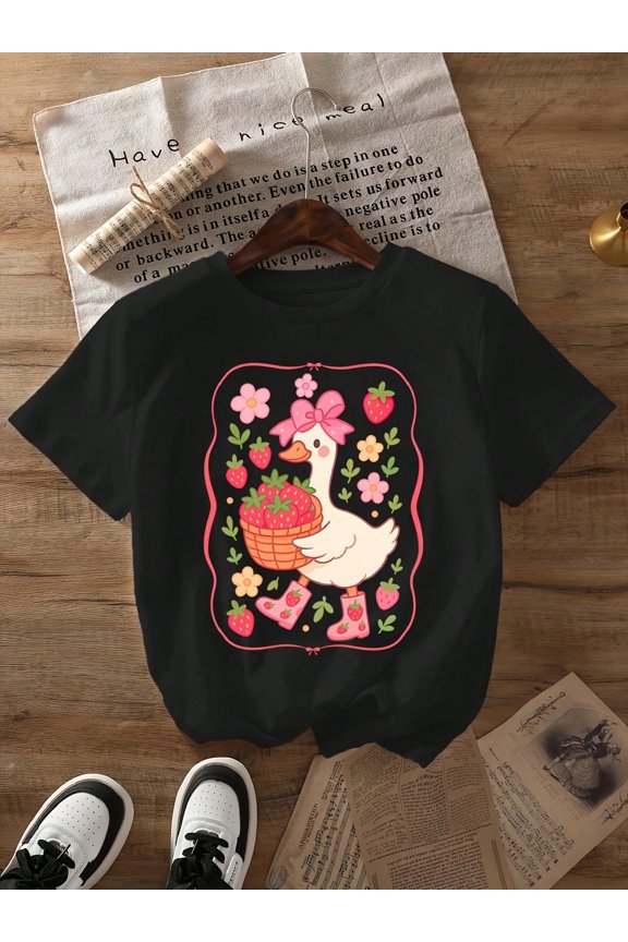 Hawaii, Known As The Aloha State, Features A Vintage Round-Neck T-Shirt With A Fresh Floral Print Of Hibiscus, Perfect For A Relaxed Summer Look. Ideal For Elegant Parties And Vers