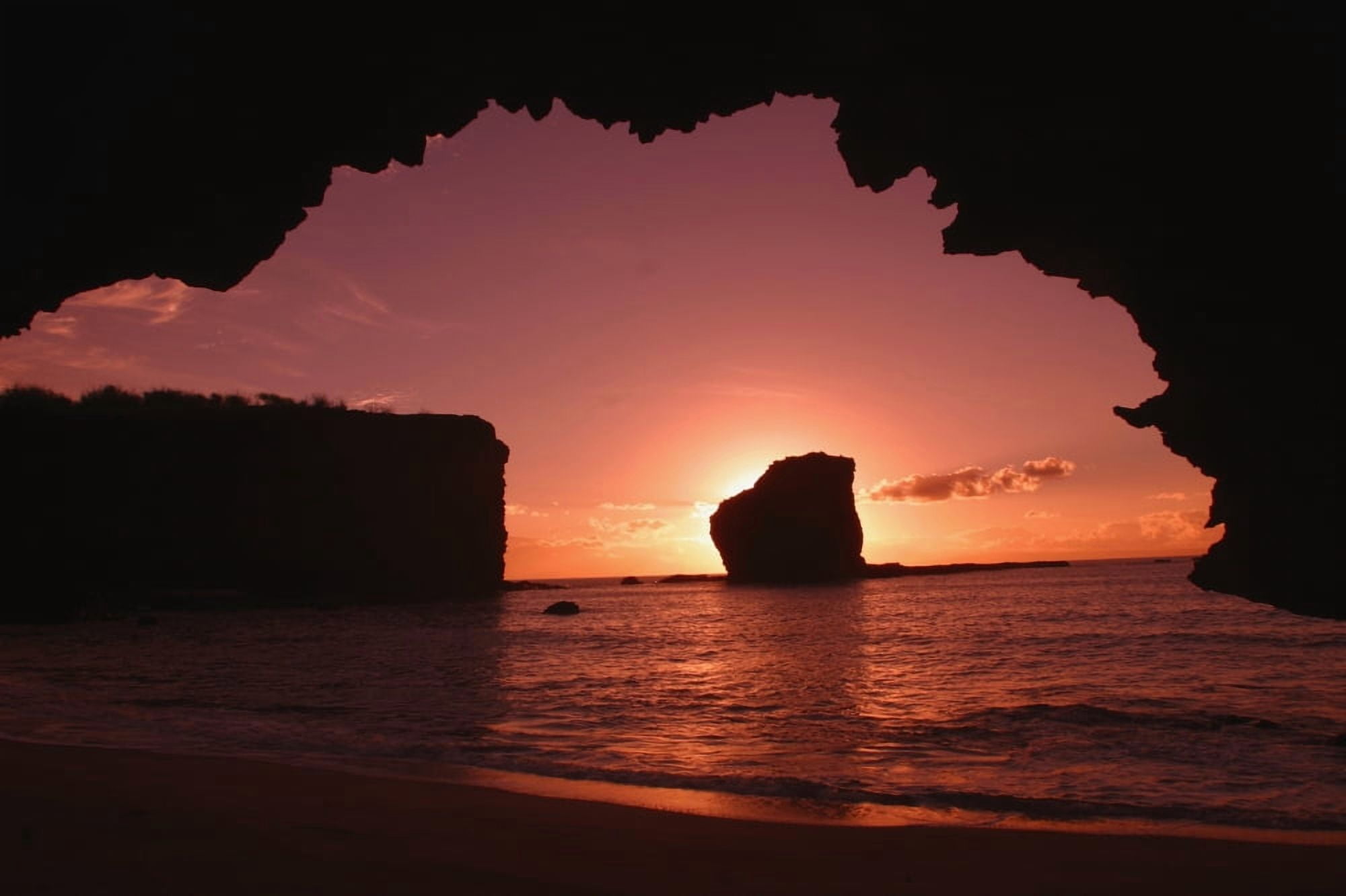 Hawaii Lanai Puu Pehe Sweetheart Rock Sunrise Canvas Art - Ron Dahlquist Design Pics (18 x 12)