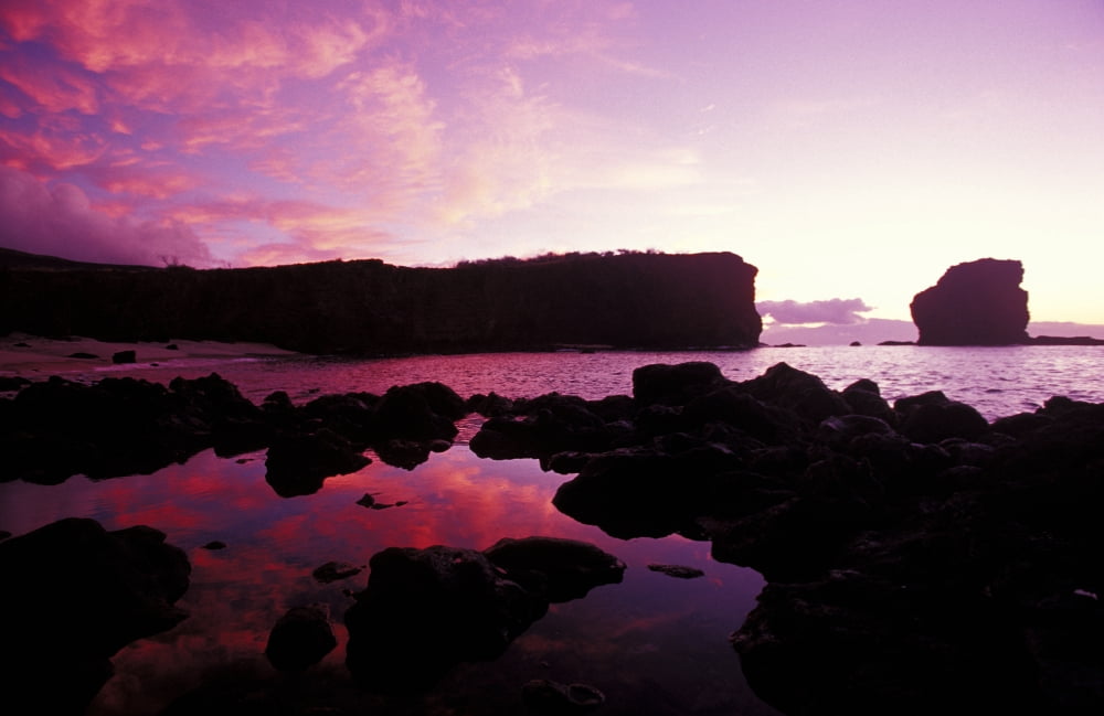 Hawaii Lanai Sunrise At Puu Pehe Sweetheart Rock Canvas Art - Ron Dahlquist Design Pics (17 x 11)
