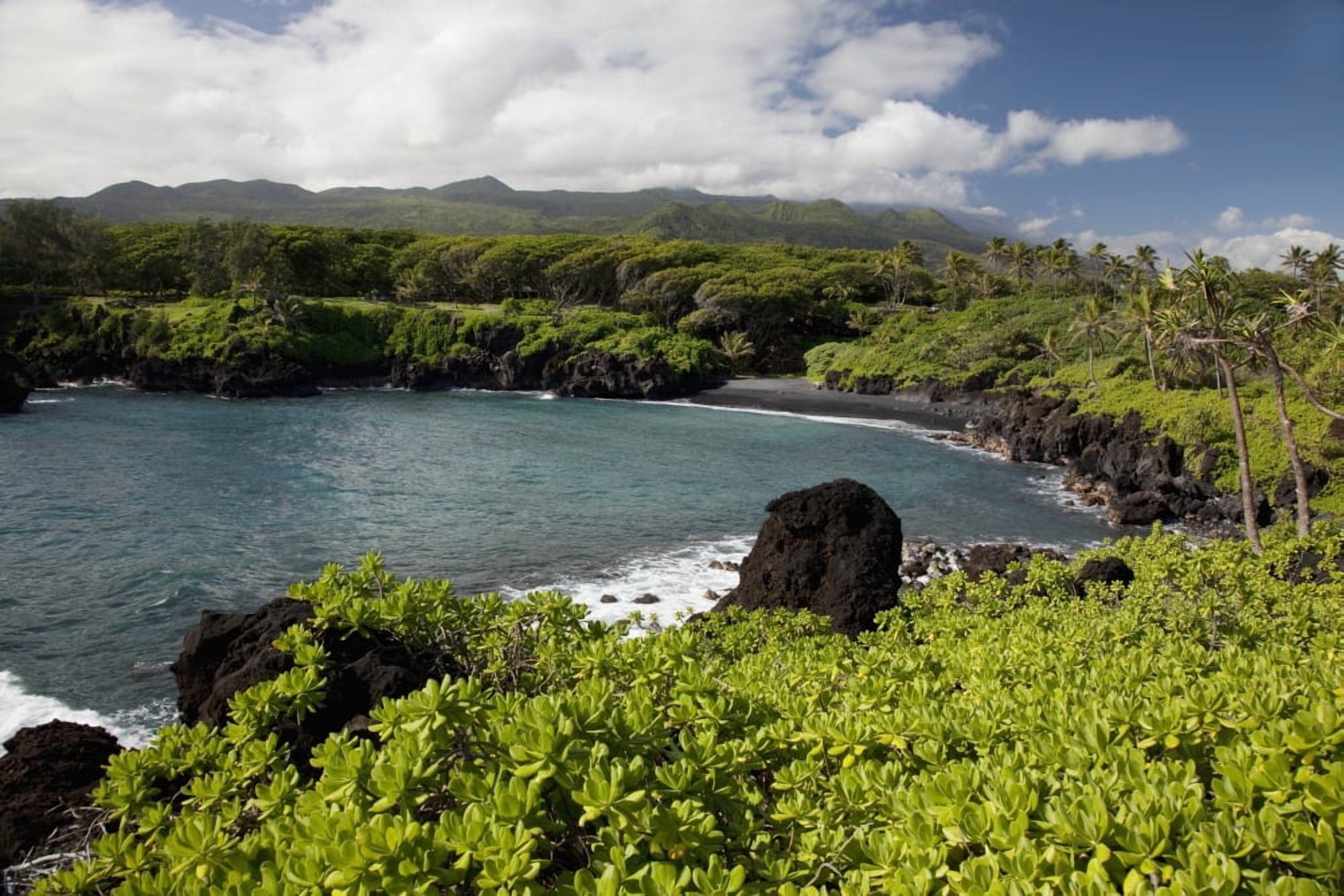 Hawaii Maui Black sand beach of Waianapanapa Canvas Art - Jenna Szerlag Design Pics (19 x 12)