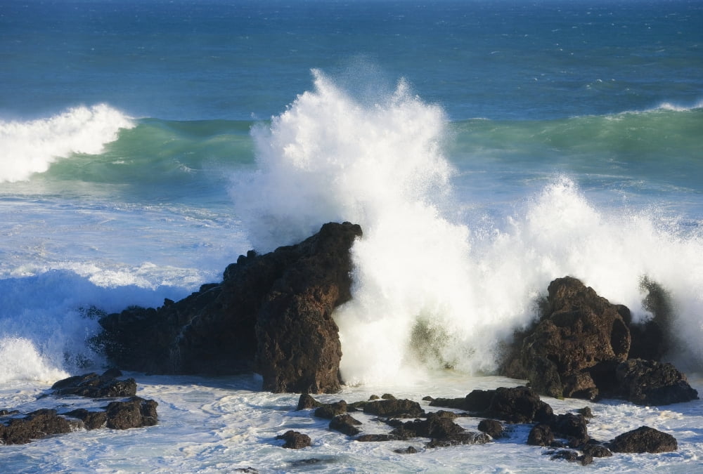 Hawaii Maui Hookipa Big Winter Surf Crashing On Rocks Canvas Art - Ron Dahlquist Design Pics (17 x 12)
