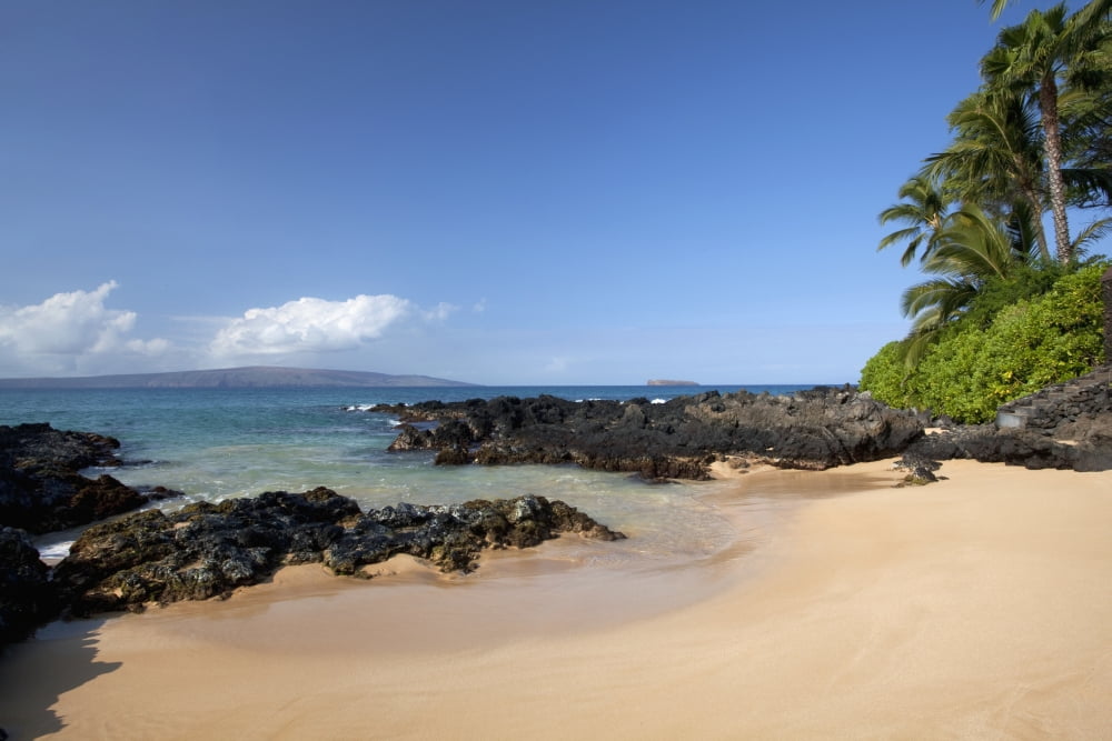 Hawaii Maui Makena Beach A coastal view of the South Shore Canvas Art - Jenna Szerlag Design Pics (19 x 12)