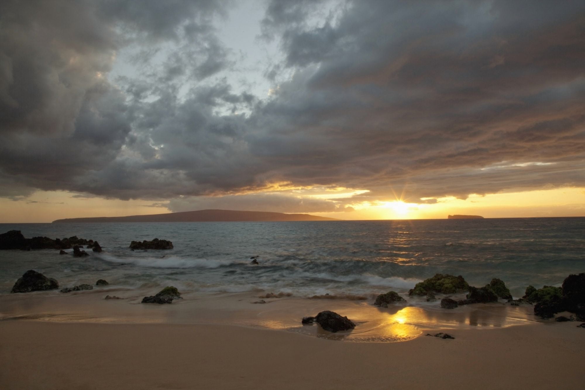 Hawaii Maui Makena Cloudy sunset at Big Beach Canvas Art - Jenna Szerlag Design Pics (38 x 24)