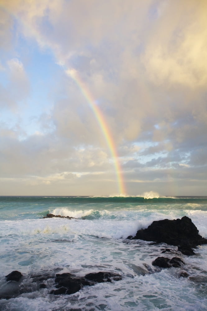 Hawaii Maui Rainbow offshore of Hookipa Beach at sunrise Canvas Art - Ron Dahlquist Design Pics (11 x 17)