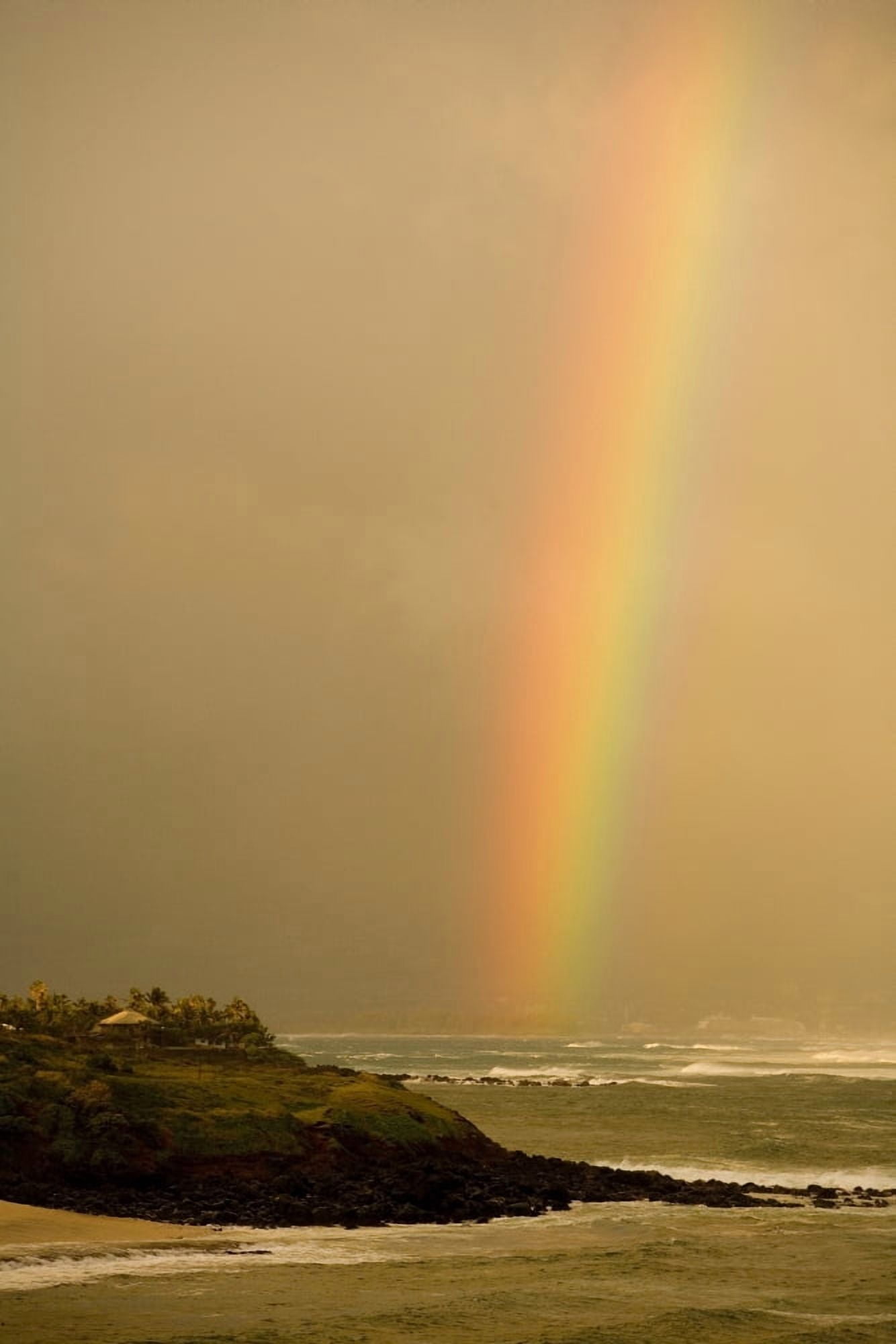 Hawaii Maui Rainbow over Mauis north coast Canvas Art - Ron Dahlquist Design Pics (11 x 17)