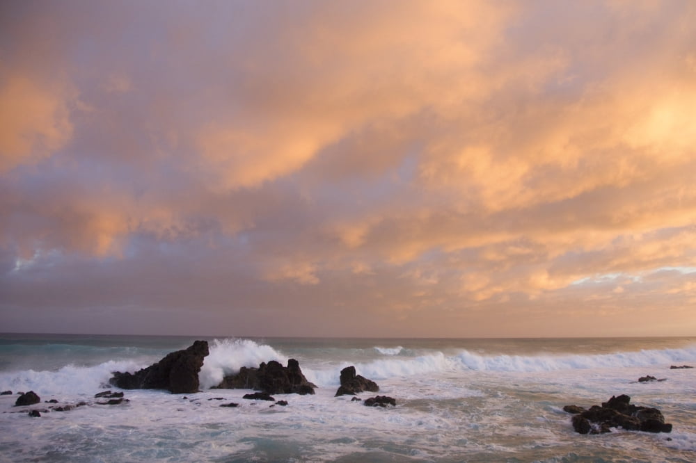 Hawaii Maui Sunset at Hookipa Beach Canvas Art - Ron Dahlquist Design Pics (34 x 22)