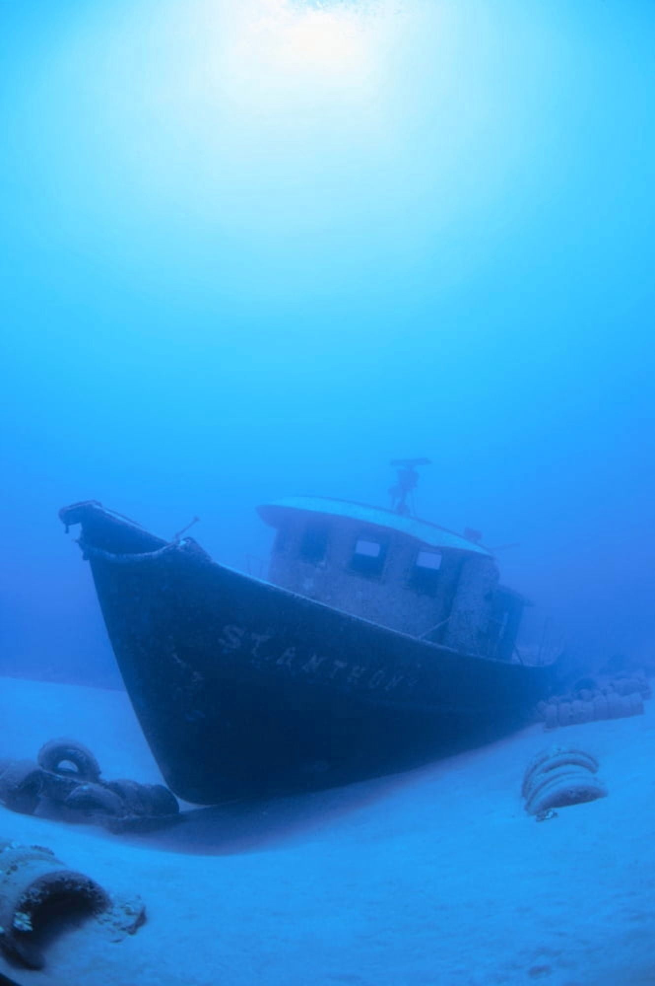 Hawaii Maui Wreck Of The St Anthony In Blue Waters Sandy Bottom Sunburst Canvas Art - Dave Fleetham Design Pics (12 x 19)