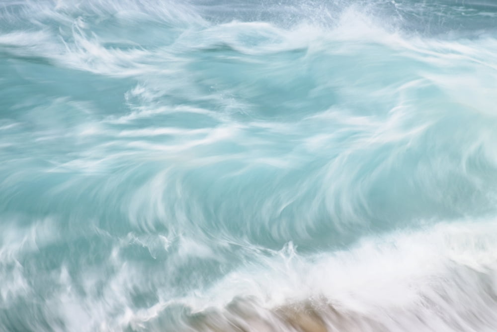 Hawaii Oahu Beautiful Wave Breaking Canvas Art - Vince Cavataio Design Pics (18 x 12)