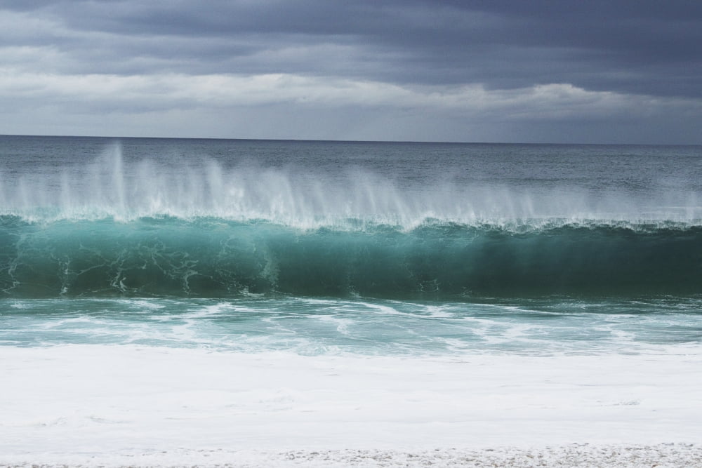 Hawaii Oahu Beautiful Wave Breaking Canvas Art - Vince Cavataio Design Pics (36 x 24)