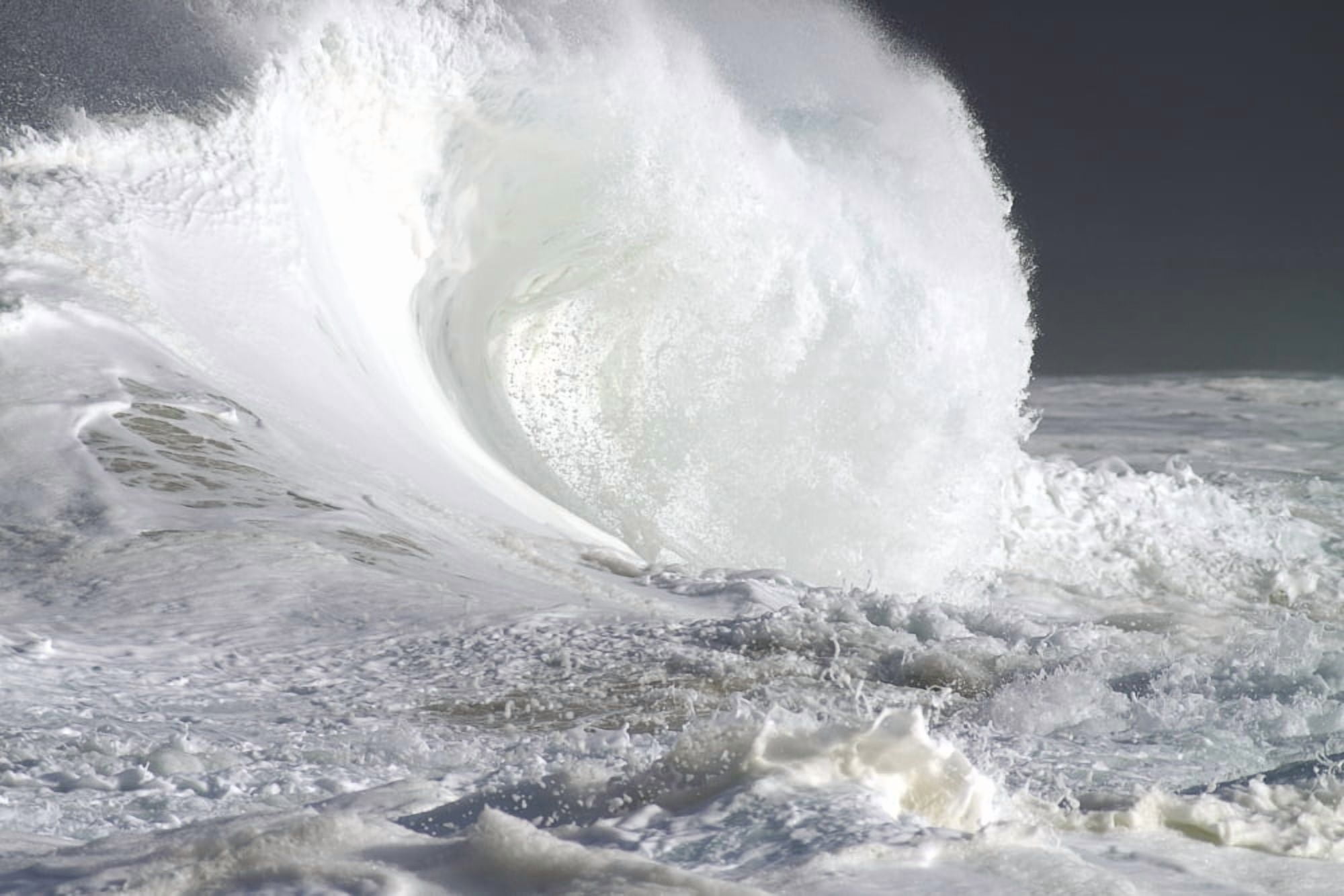 Hawaii Oahu Beautiful Wave Breaking Canvas Art - Vince Cavataio Design Pics (36 x 24)