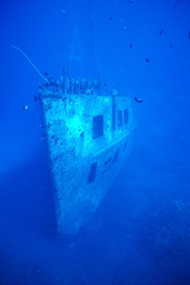 Hawaii Oahu Bow View Of Atlantis Wreck Off Waikiki Clear Blue Ocean Canvas Art - Chris Abraham Design Pics (24 x 38)