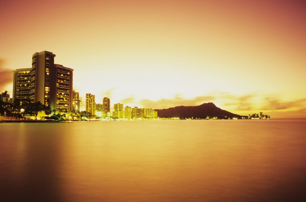Hawaii Oahu Honolulu Waikiki and Diamond Head at sunrise Canvas Art - Peter French Design Pics (17 x 11)