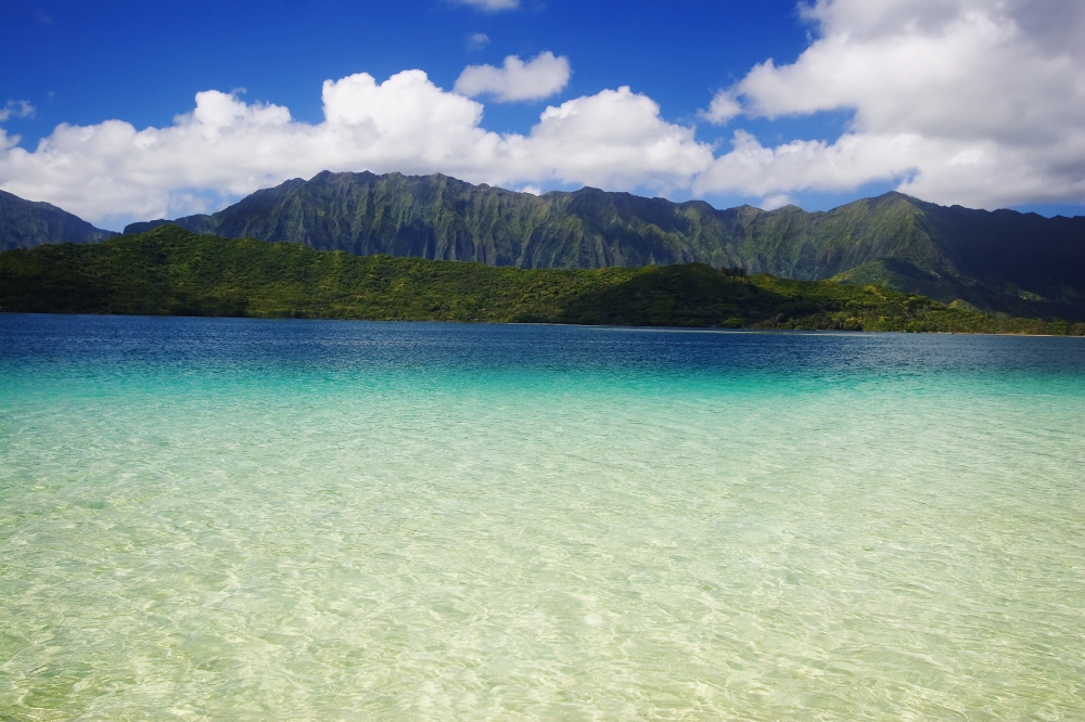 Hawaii Oahu Kaneohe Bay And Windward Coast As Seen From The Sandbar Canvas Art - Tomas del Amo Design Pics (19 x 12)