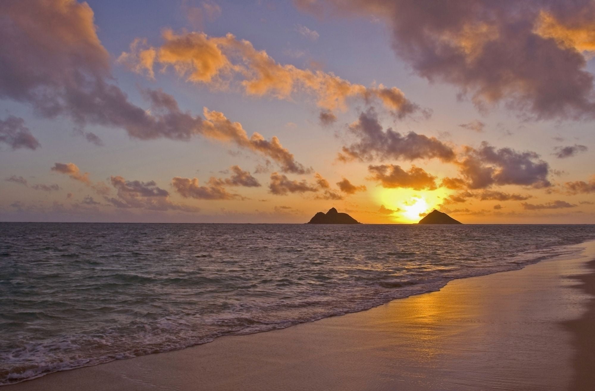Hawaii Oahu Lanikai Sunrise With The Mokulua Islands In The Distance Canvas Art - Tomas del Amo Design Pics (36 x 22)