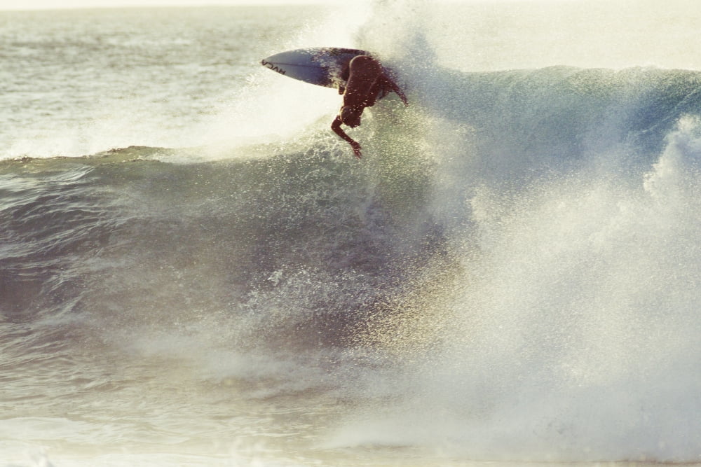 Hawaii Oahu North Shore Surfer Carving Wave Canvas Art - Vince Cavataio Design Pics (17 x 11)
