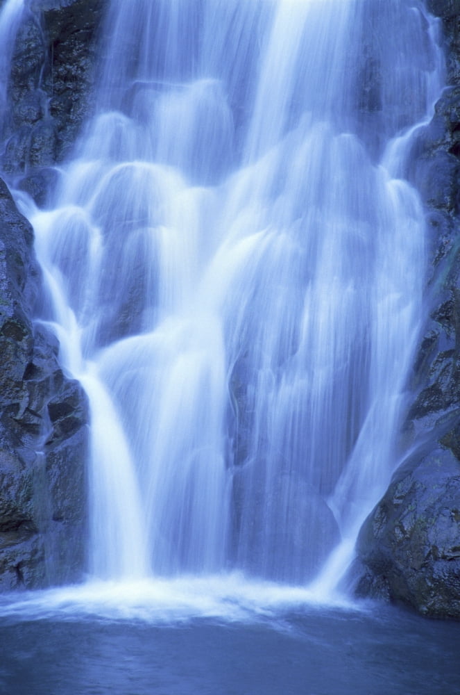 Hawaii Oahu North Shore Waimea Falls Park Waterfall Close-Up Rushing Action A20D Canvas Art - Greg Vaughn Design Pics (12 x 19)
