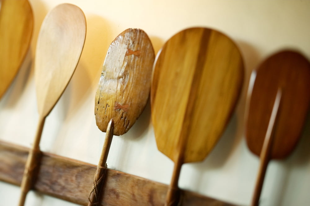 Hawaii Oahu Old Hawaiian Canoe Paddles Canvas Art - Kyle Rothenborg Design Pics (17 x 11)
