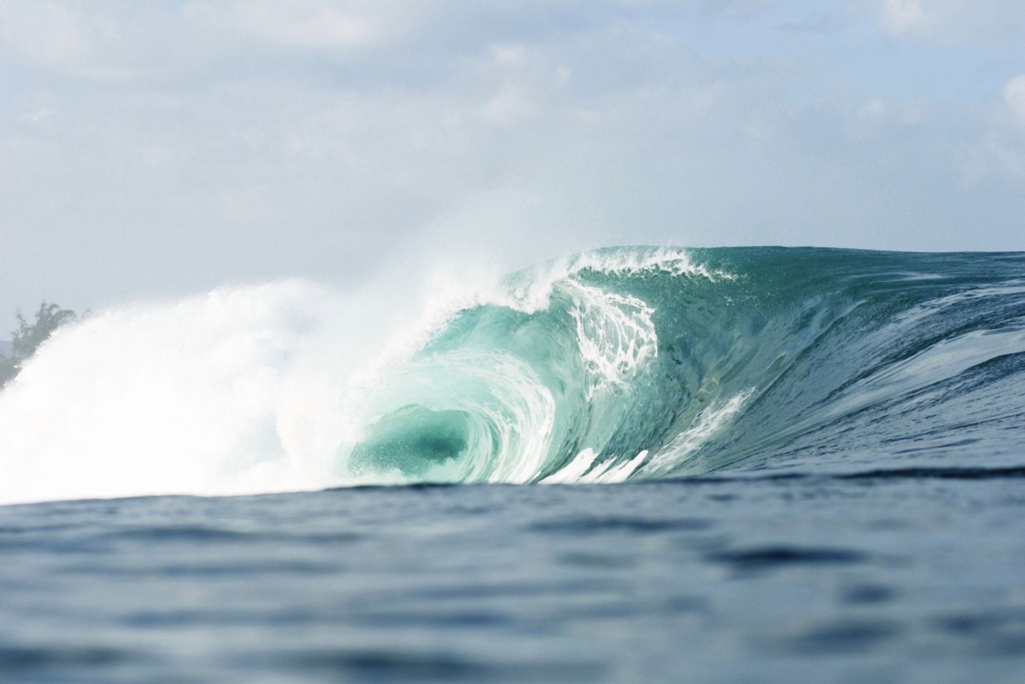 Hawaii Oahu Pipeline Wave Breaking Canvas Art - Vince Cavataio Design Pics (17 x 11)
