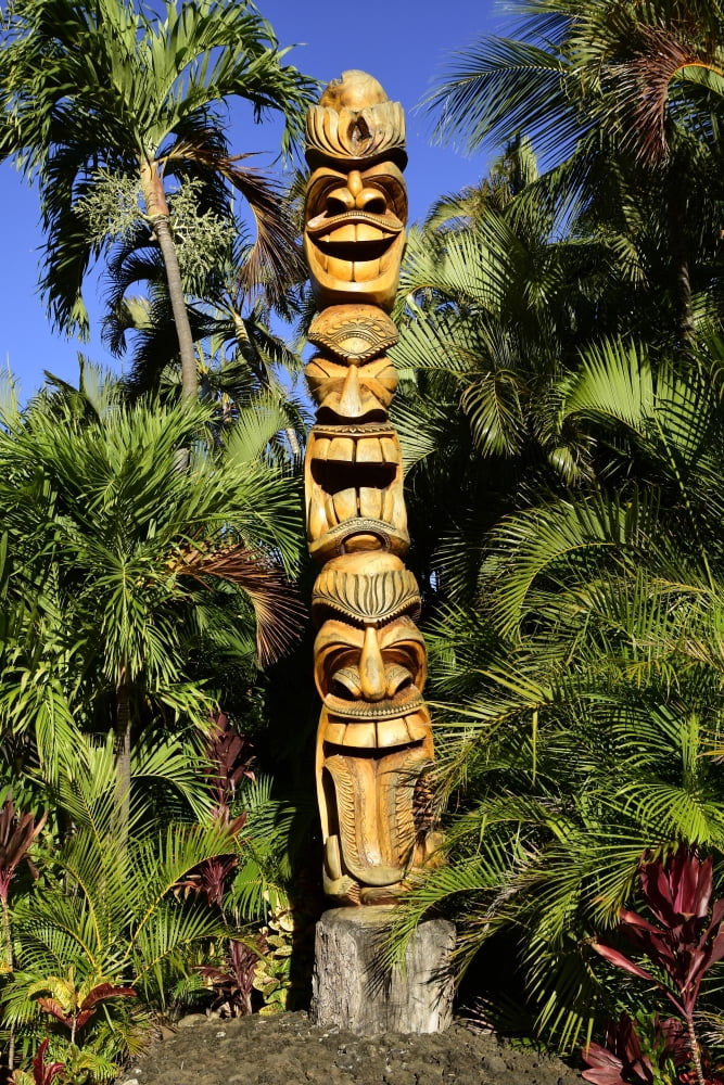 Hawaiian totem pole in Maui Hawaii Canvas Art - Ryan RossottoStocktrek Images (12 x 18)