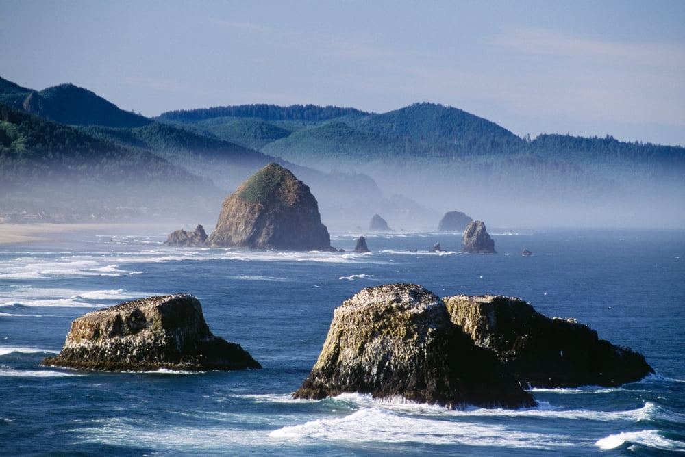 Haystack Rock The Needles And Sea Stacks Cannon Beach Oregon United States Of America Canvas Art - Bilderbuch  Design Pics (18 x 12)