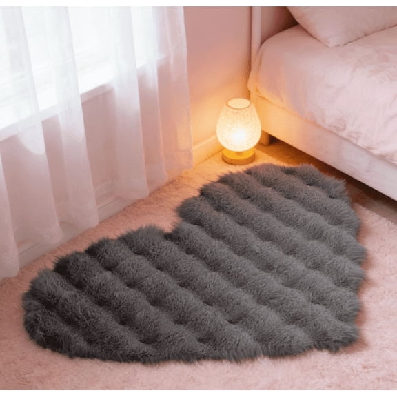 Heart Shaped Faux Fur Rugs, 15.7 x 11.8 Inch Soft Plush Area Carpets, Non Slip Decorative Floor Mats for Home Bedroom Vanity Stool and Living Room Decor