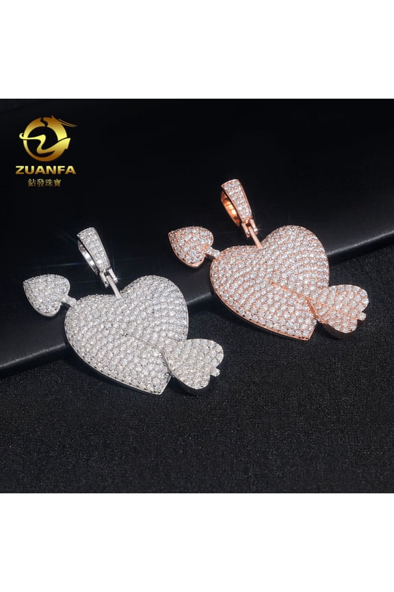 Heart-shaped pendant in 925 silver, D-color VVS moissanite necklace. Faster than a diamond tester.