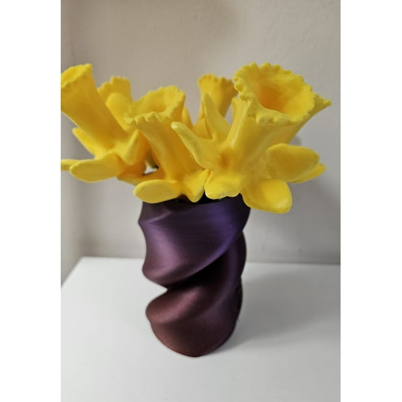 Heart vase w/twist