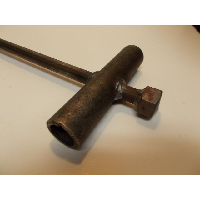 Heavy Duty T Wolf Fang Driver for Earth Anchors 30" (Trapping Stakes