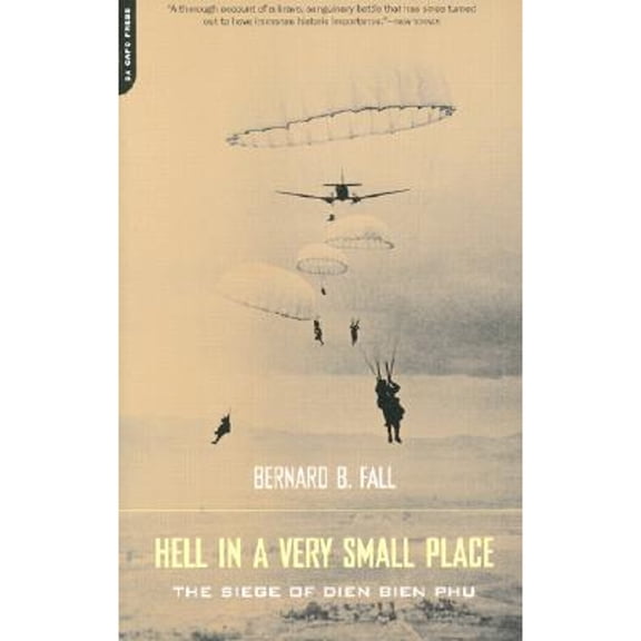 Pre-Owned Hell in a Very Small Place: The Siege of Dien Bien Phu (Paperback) 030681157X 9780306811579